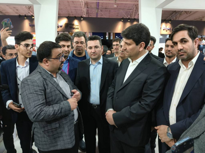 وزیر ارتباطات از غرفه پارک فناوری اطلاعات و ارتباطات بازدید کرد